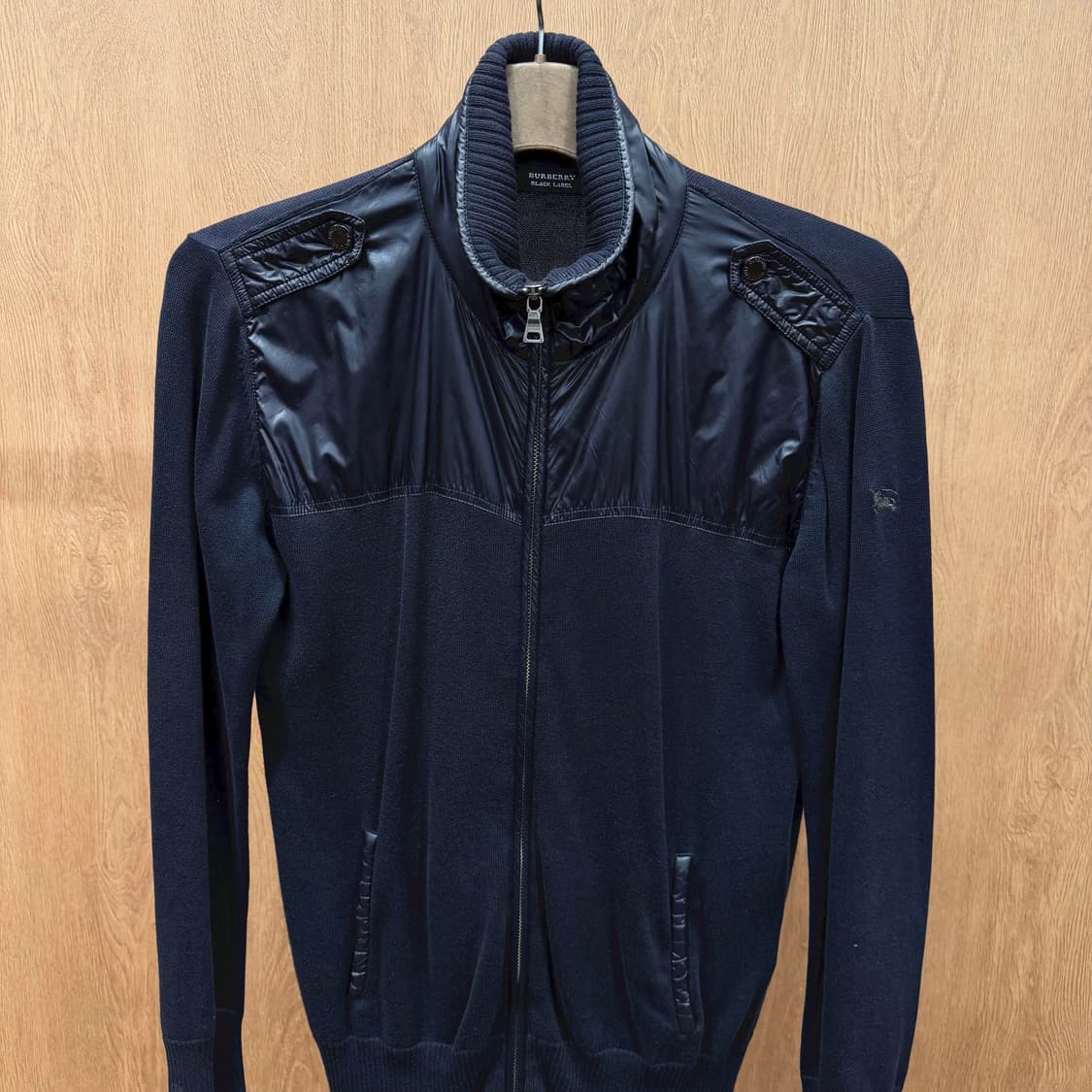 버버리 블랙 라벨 하이넥 니트 집업 자켓 나일론 배색 숄더 탭 블랙 상품이미지5