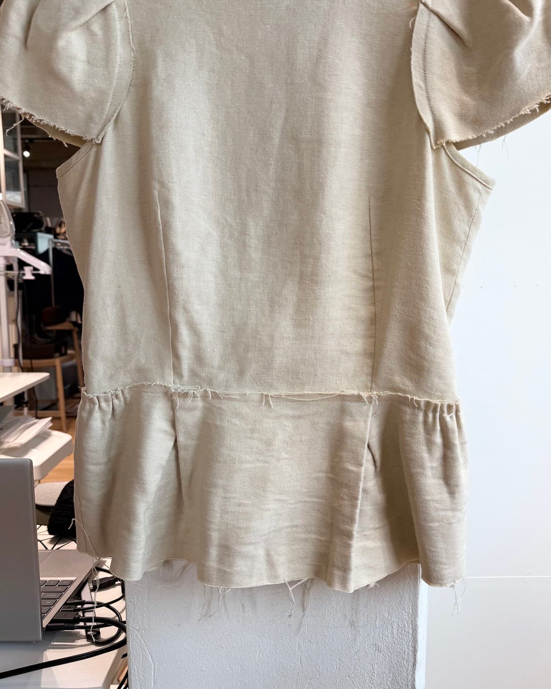 이자벨마랑 베이지 린넨 하프 블라우스  상품이미지6