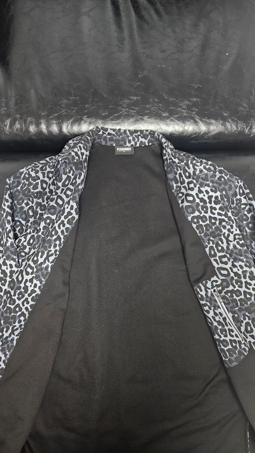 PLEASURES 플레져스 레오파드 코트 상품이미지3