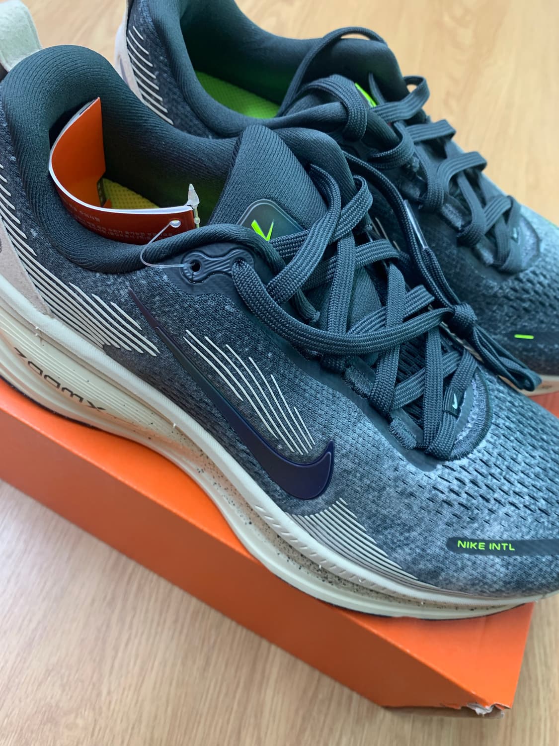 (새상품) 나이키 보메로 18 오트밀 앤트러사이트  상품이미지2