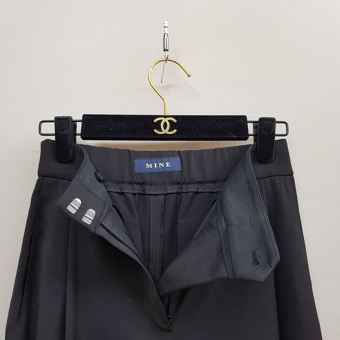 한섬 마인 2024 백밴딩 핀턱 와이드 팬츠 61-90사이즈 상품이미지3