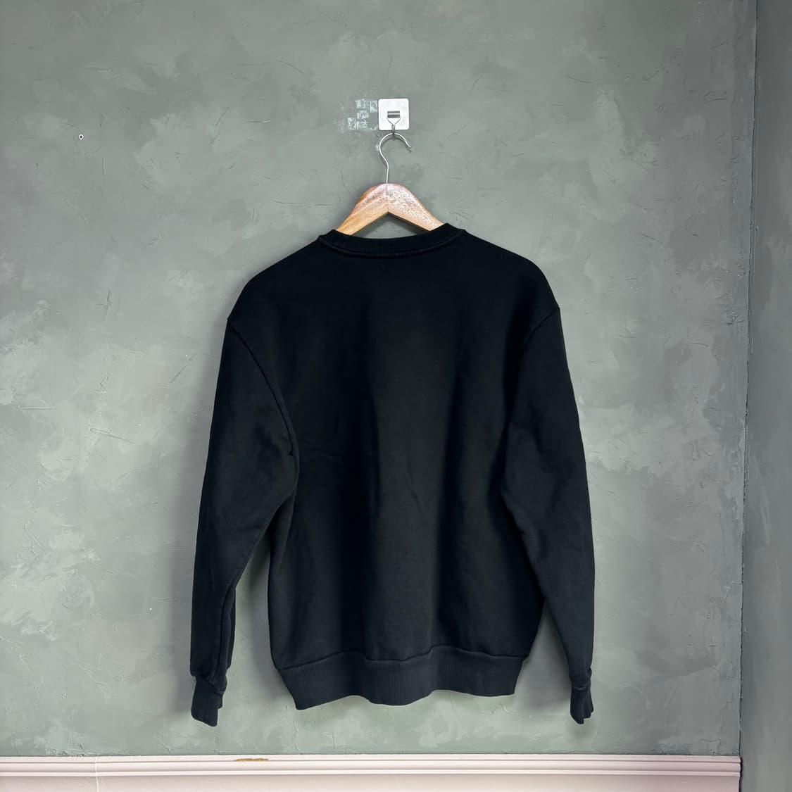 칼하트 wip 스테이트 패치 맨투맨 블랙 상품이미지5