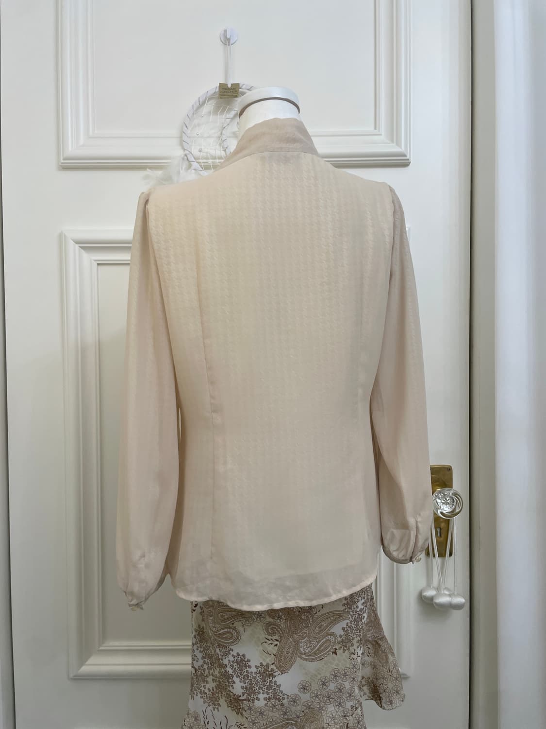 beige bow point autumn blouse(size-11) 상품이미지5