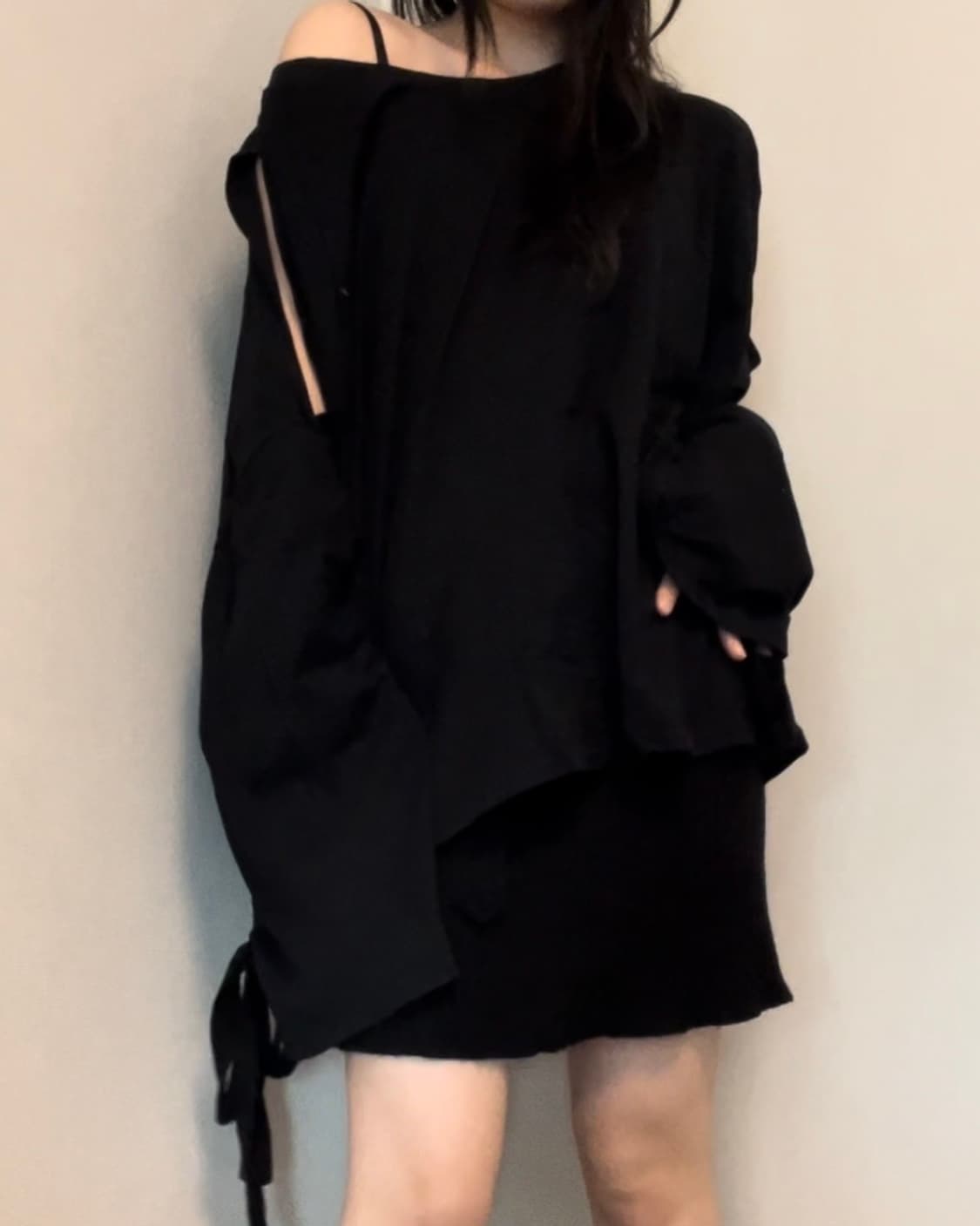 off shoulder loose-fit long sleeve 상품이미지1