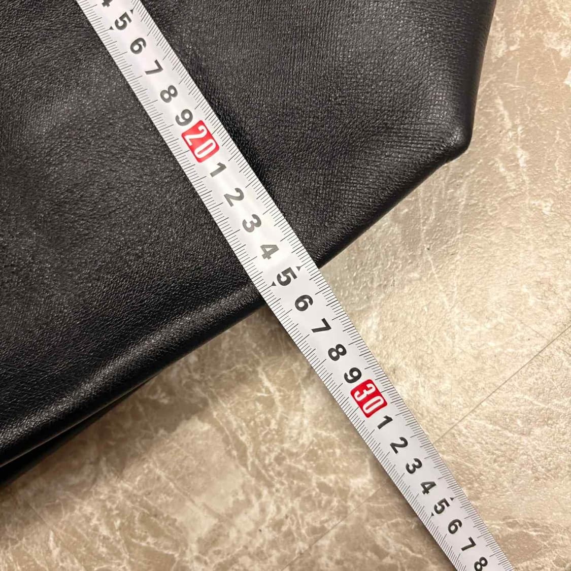페라가모 은장 간치니 블랙 레더 쇼퍼백 숄더 겸 토트 상품이미지9