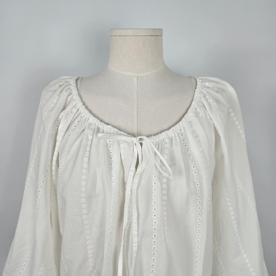 0182 유니클로 화이트 펀칭 블라우스 7부XL 상품이미지3