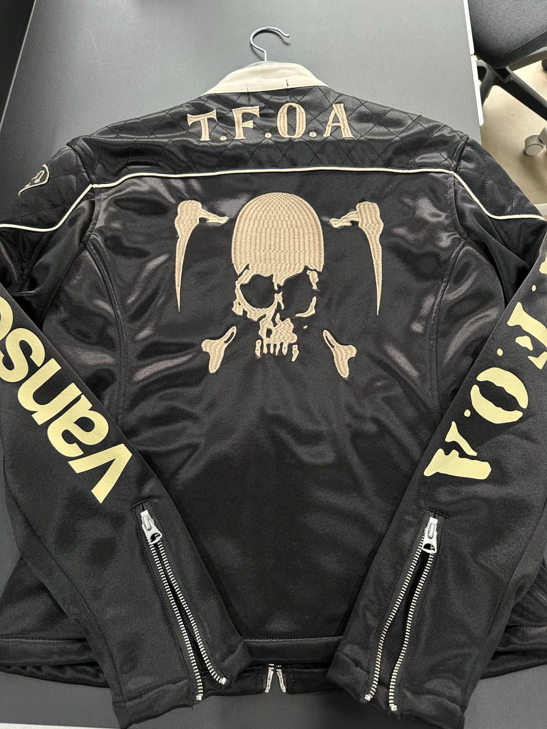  벤슨 x T.F.O.A 스컬자수빅로고 넥버클 투웨이 레이싱자켓 상품이미지6
