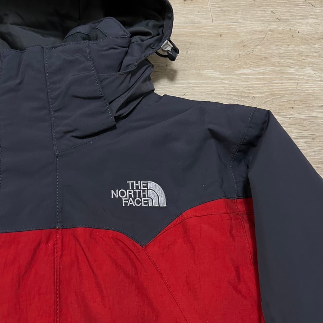 노스페이스 여성 하프돔 로고 배색 후드 바람막이 점퍼 [레드] S/90 상품이미지4