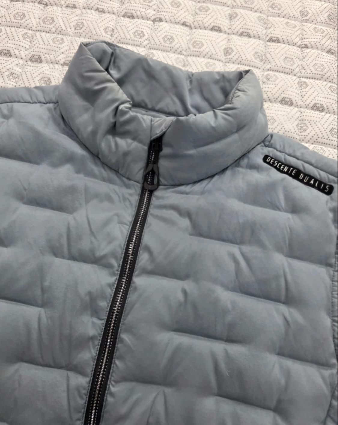 데상트 듀얼리스 남성 경량 패딩 조끼 100 상품이미지1