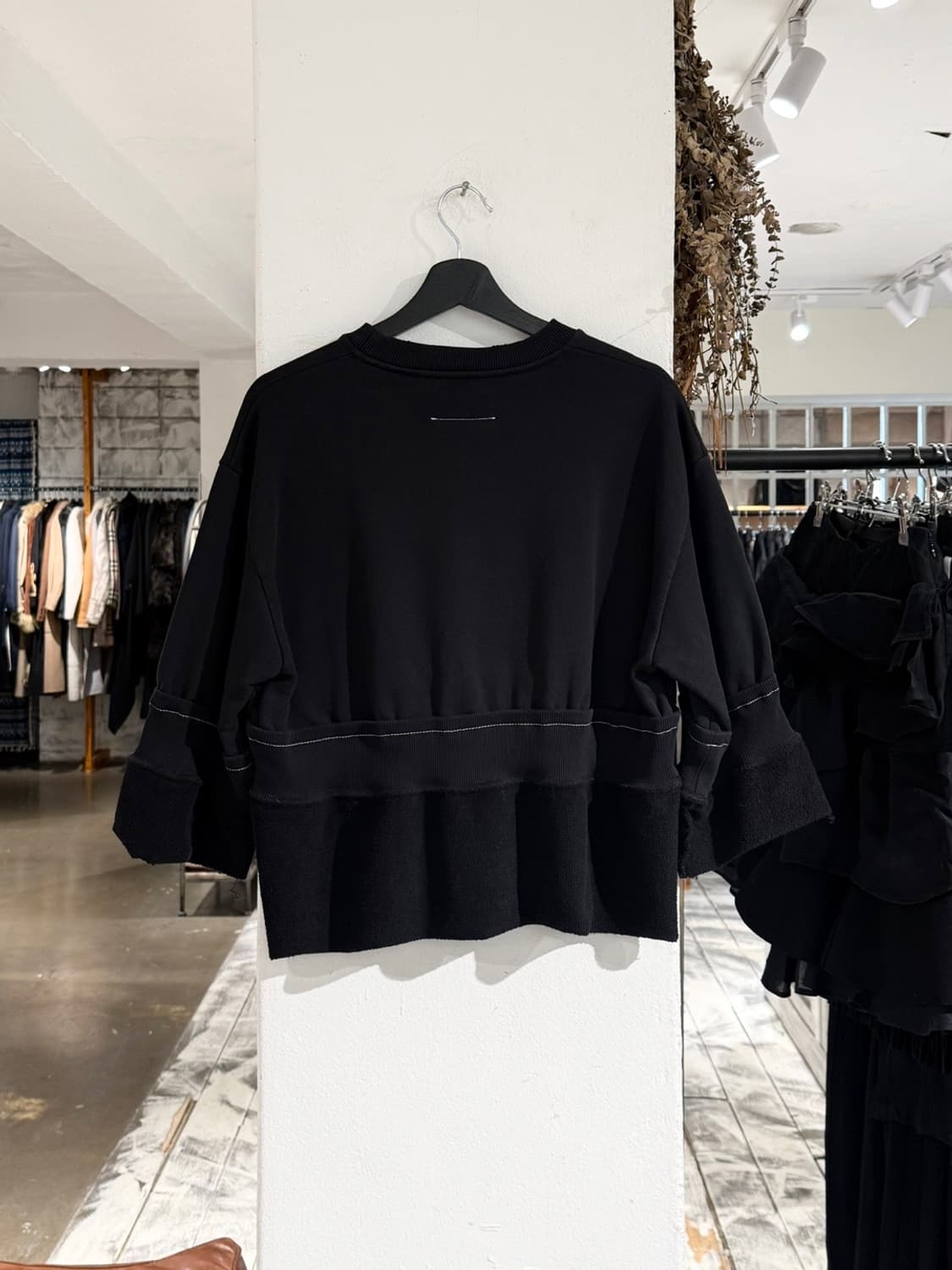 엠엠식스 블랙 크롭 인사이드 아웃 스웻 셔츠 상품이미지6