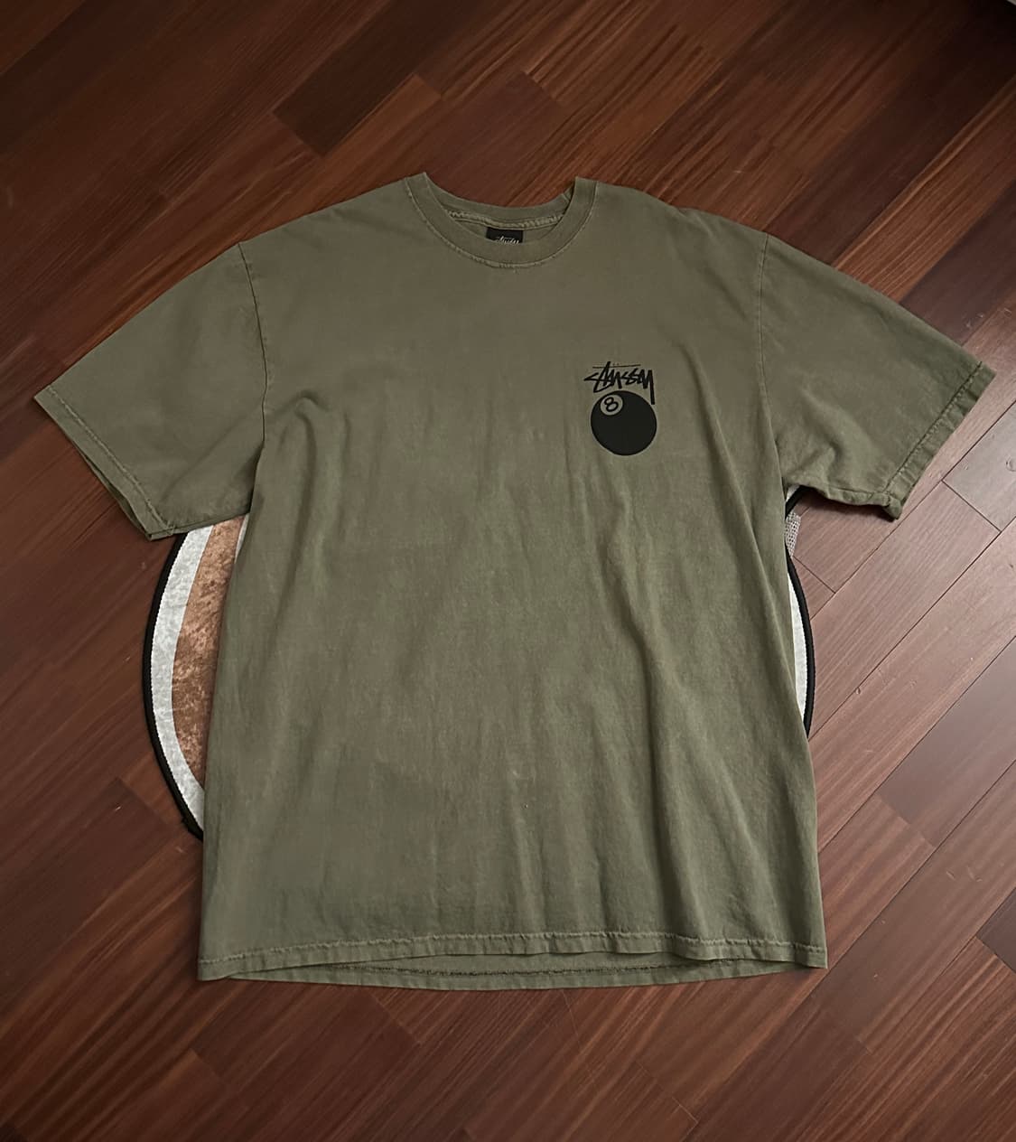 괌 매장 구매 스투시 8볼 카키색 반팔 상품이미지3