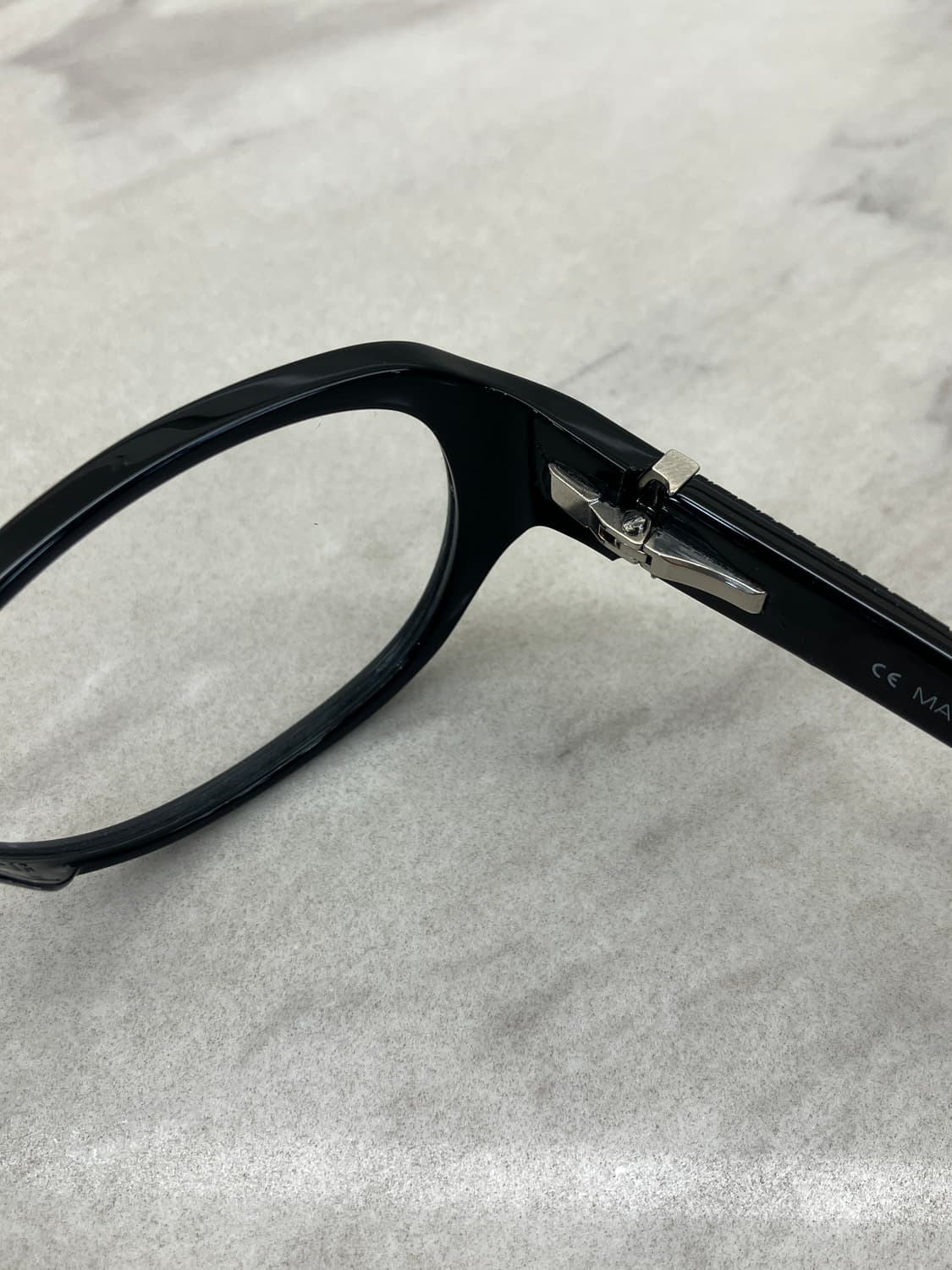 로에베 LOEWE 블랙 오벌 뿔테 안경 상품이미지3