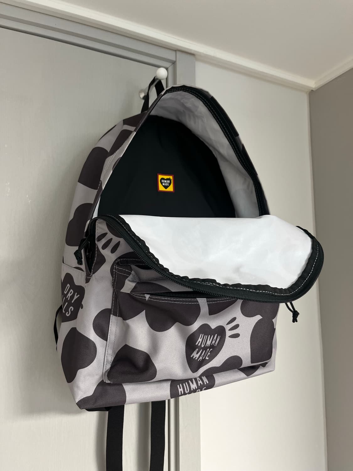휴먼 메이드 하트 백팩 그레이 상품이미지3