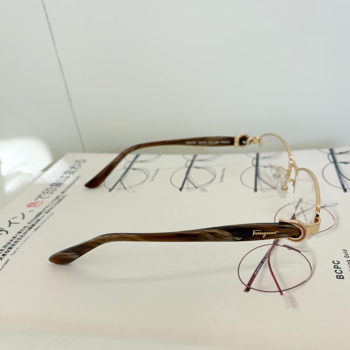 페레가모 골드 오벌형 반무테 상품이미지6