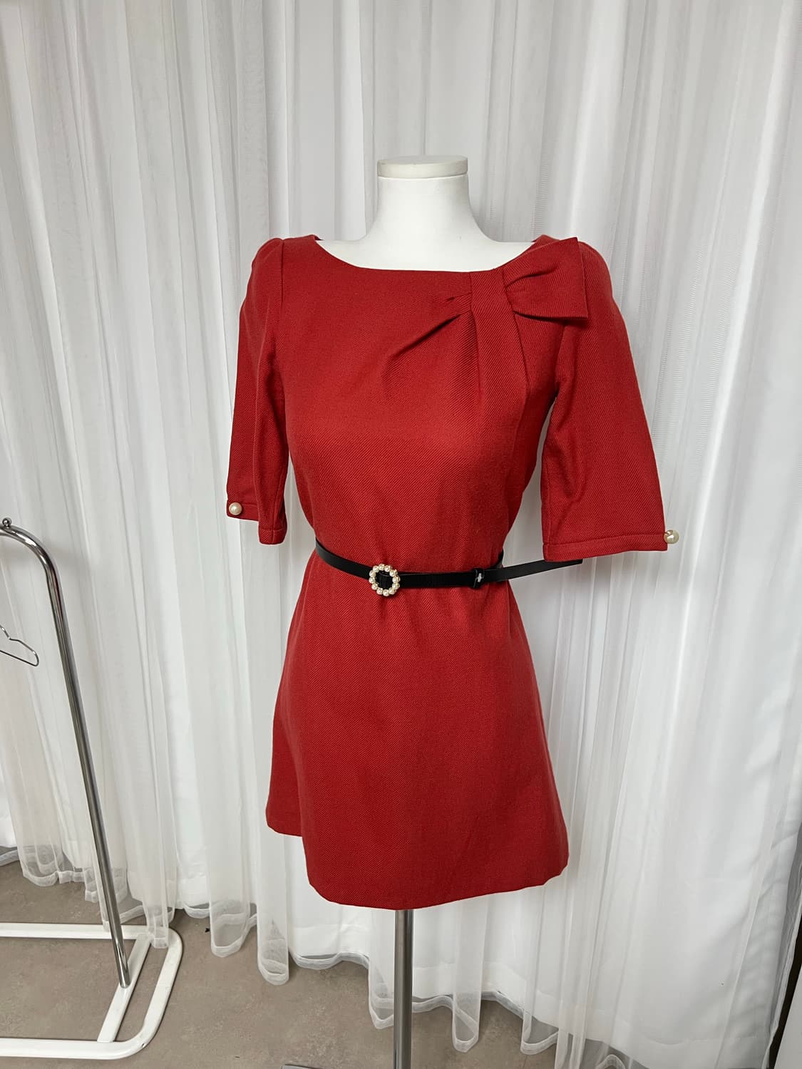 리본 포인트 딥레드 진주버튼 원피스 파티룩 상품이미지1