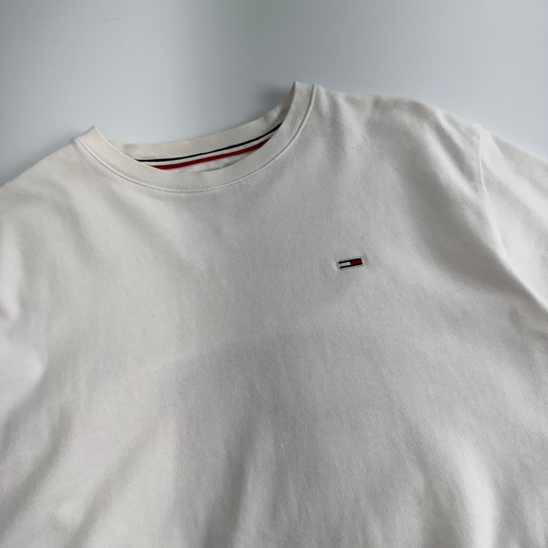 Tommy Hilfiger 타미힐피거 스몰 로고 화이트 반팔  상품이미지3