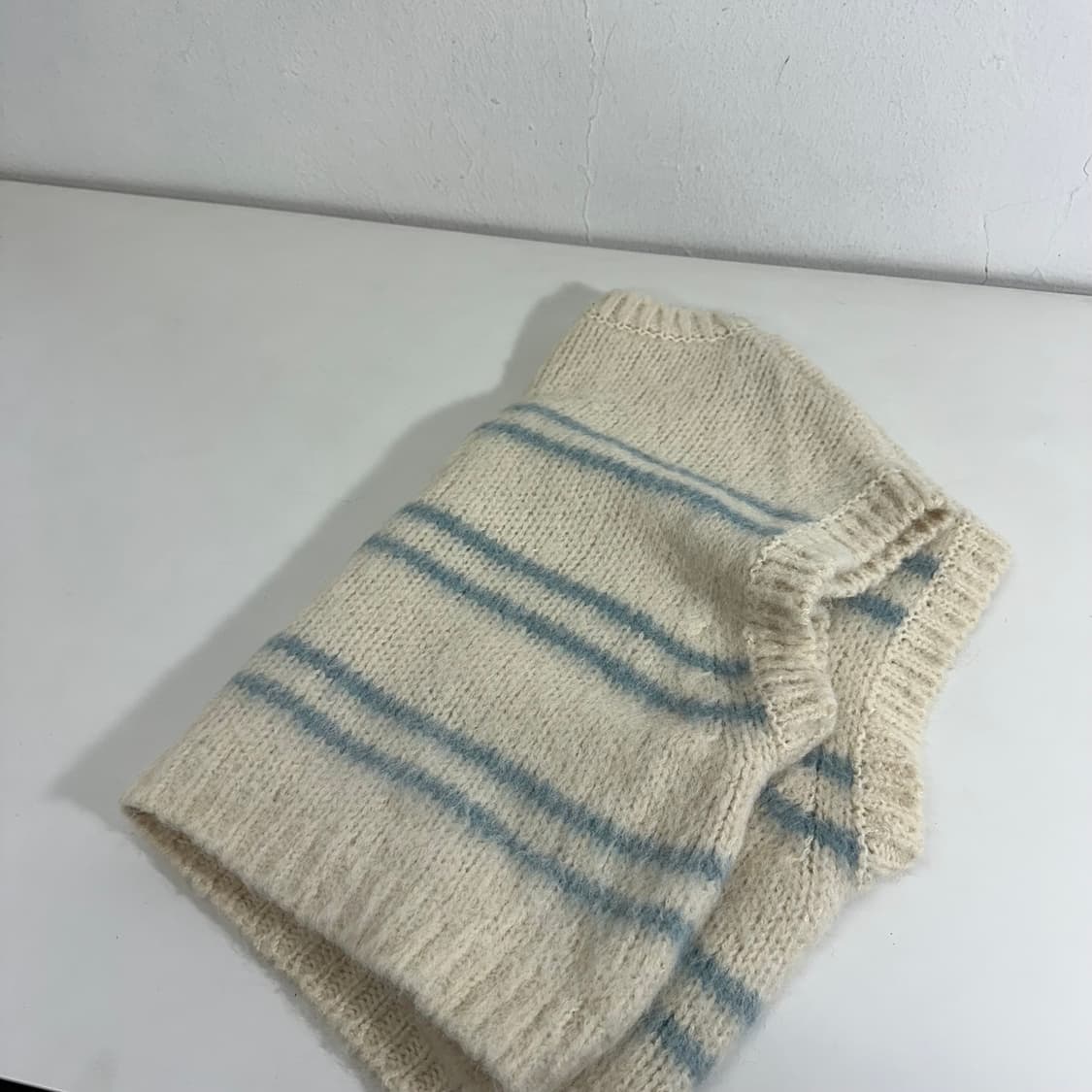 우먼OS 러브유쏘머치 오버핏 브이넥 알파카니트 베스트 상품이미지4