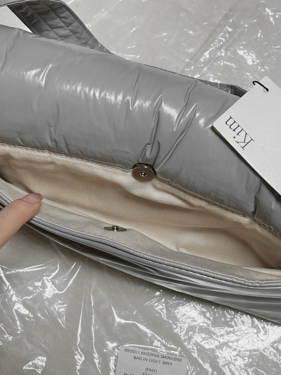 택/비닐 포함 [상태 최상] Matin Kim 마뗑킴 패딩 숄더백 팝니다 상품이미지8
