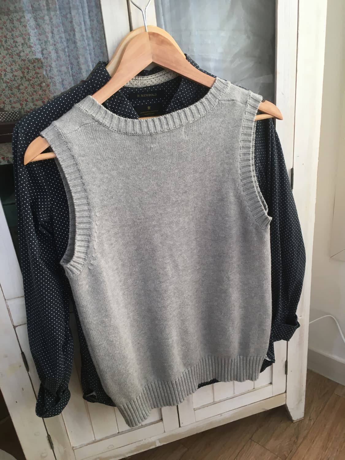 V-neck knit vest Grey 상품이미지5