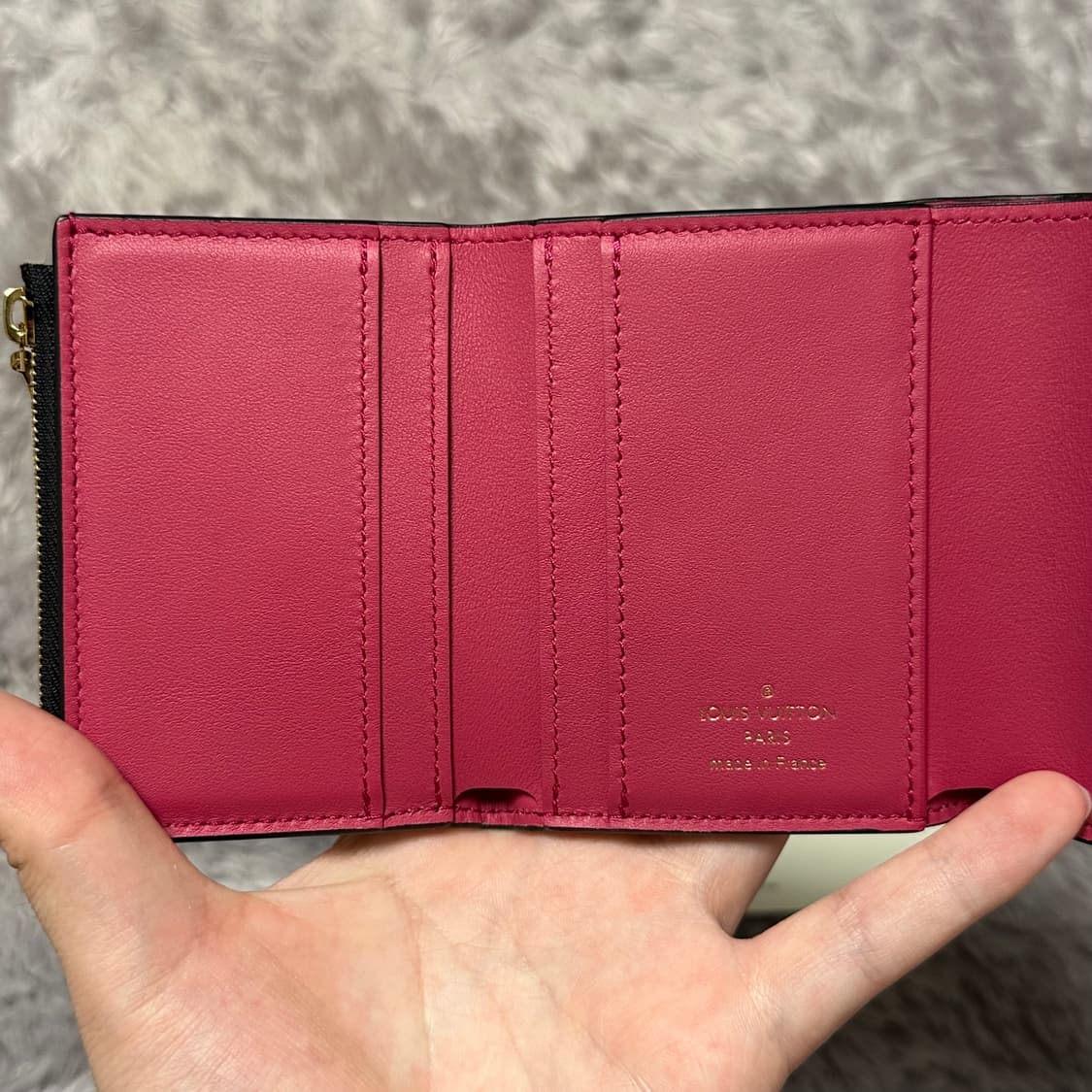 [풀구성] 루이비통 카퓌신 중지갑 상품이미지4