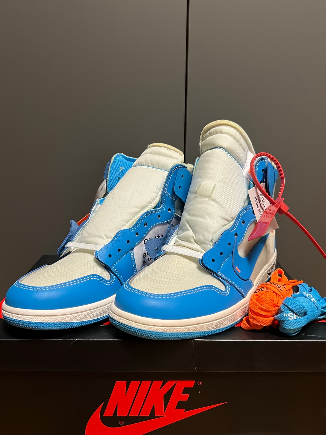 조던 1 X 오프화이트 레트로 하이 유니버시티 UNC 블루 (나코택) 상품이미지1