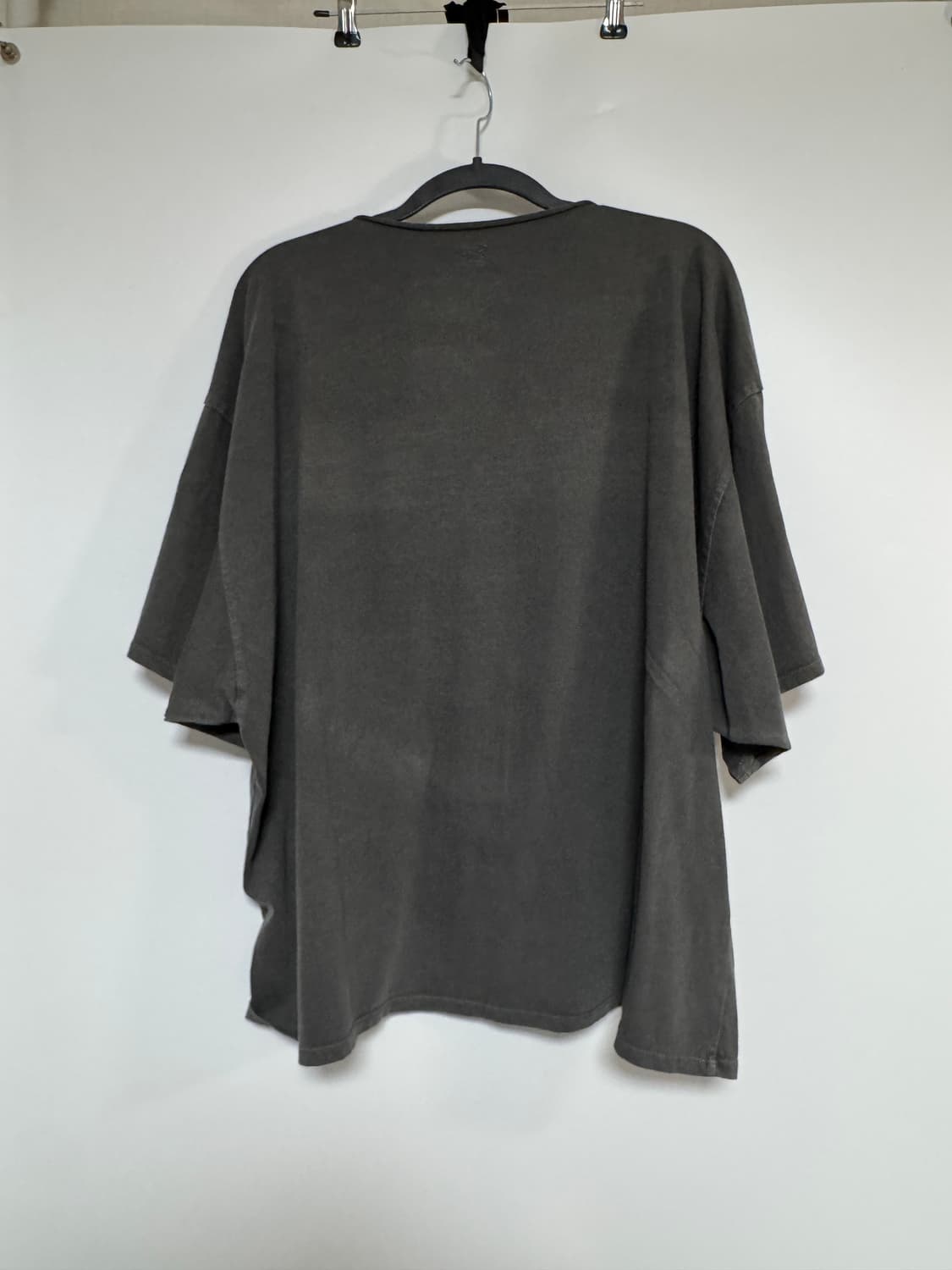 한정판 칸예 VULTURES 고양 크로스 반팔티 100-105 새상품 상품이미지3