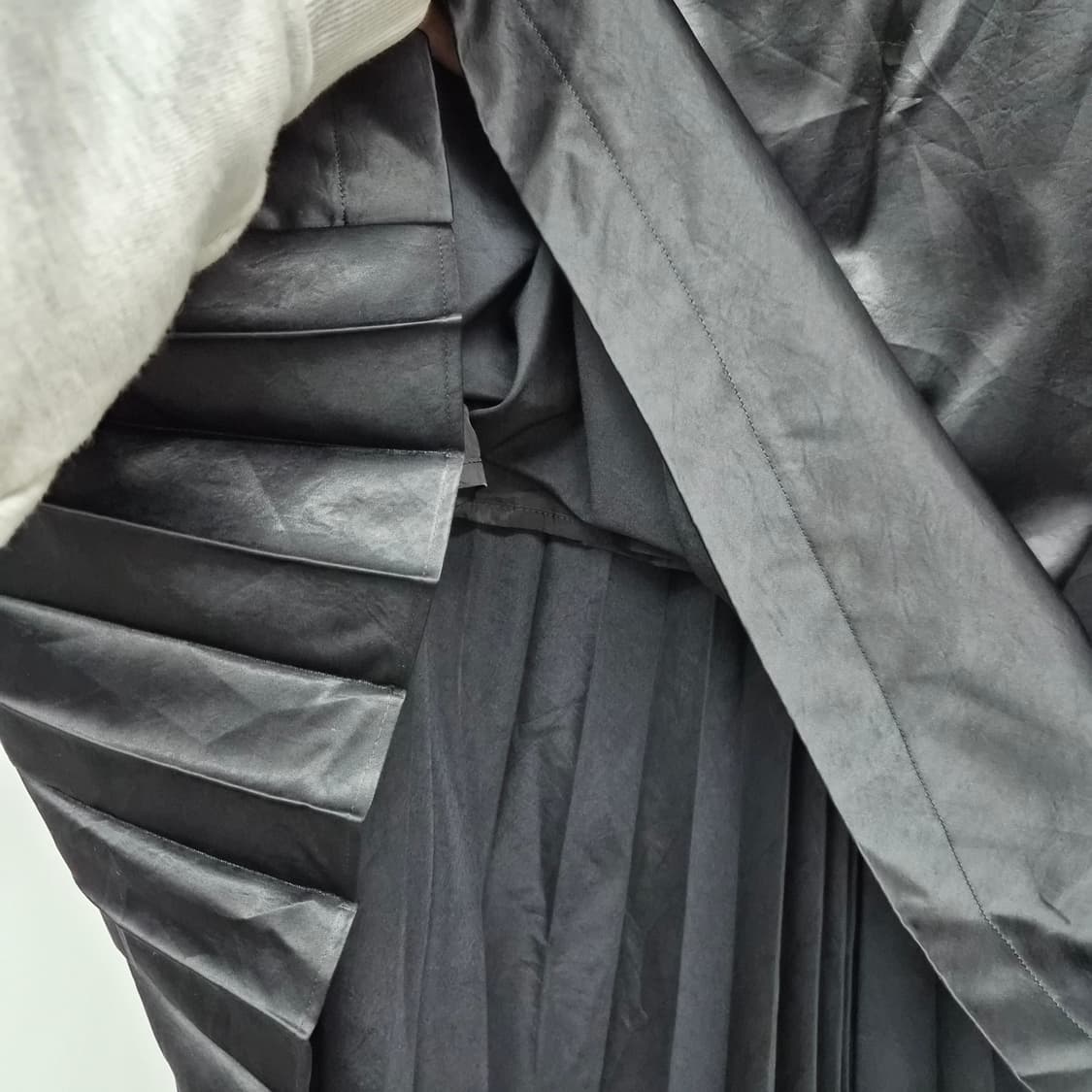 유나이티드 도쿄 블랙 버튼 디테일 롱 스커트 26in 상품이미지4