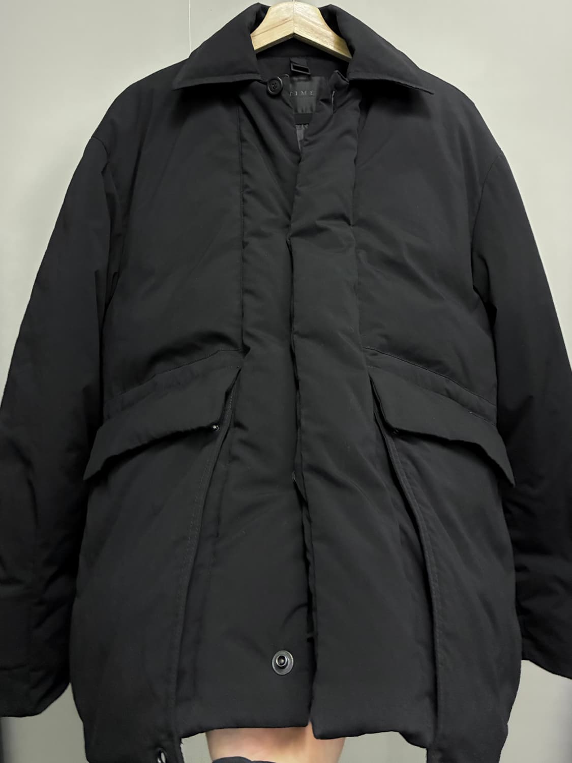 (L/100)TIME HOMME 타임옴므 미니멀 구스 다운 패딩 블랙 상품이미지4