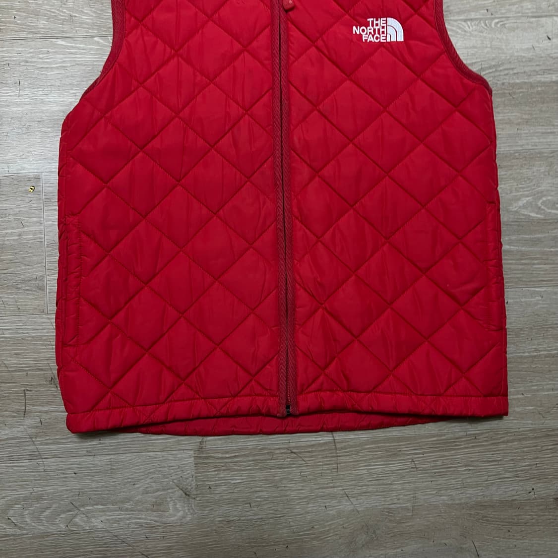 노스페이스 키즈 하프돔 후드 퀼팅 경량패딩 조끼 [레드] 150 상품이미지3