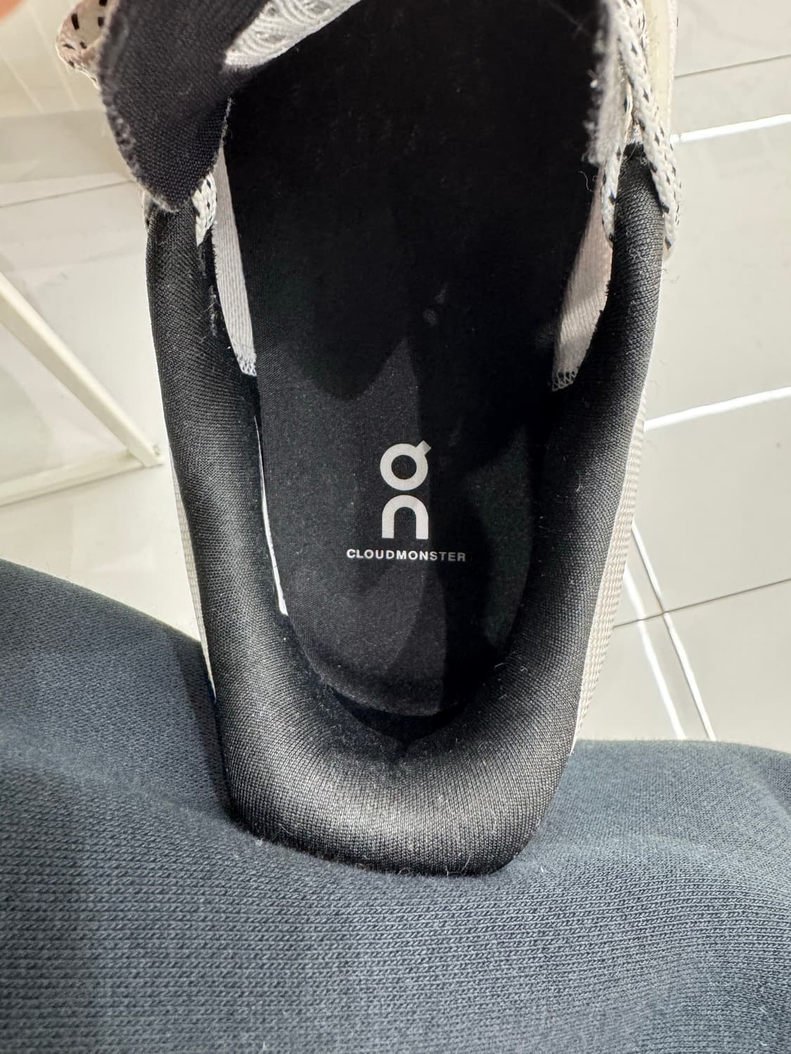 On 온 러닝 클라우드몬스터2 화이트 250사이즈 정리 합니다 상품이미지6