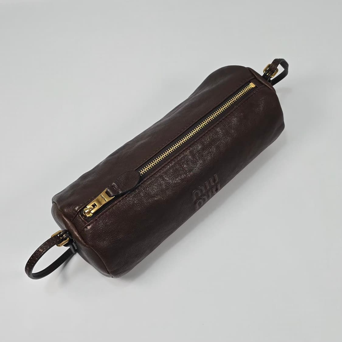 미우미우 나파 레더 파우치 숄더백 상품이미지6