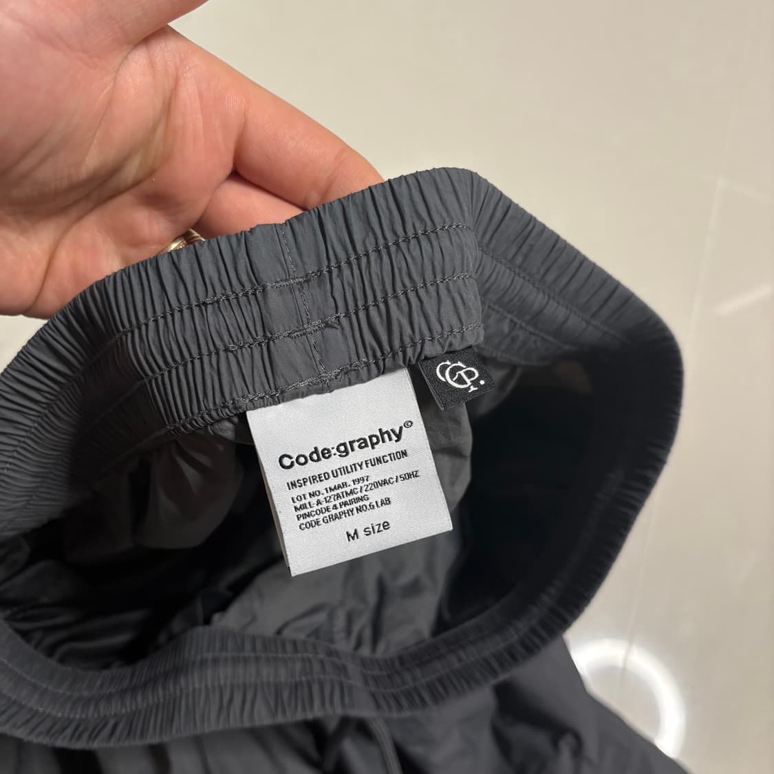 정품 코드그라피 나일론 와이드 밴딩 카고 조거팬츠 차콜 바지 상품이미지9