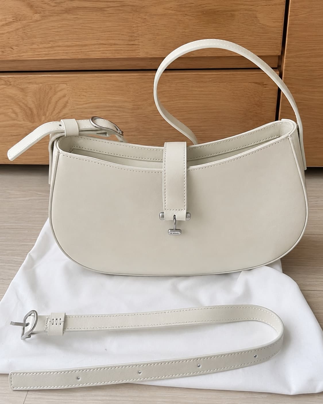 드메리엘 Tilda Hobo Bag Milk 상품이미지1