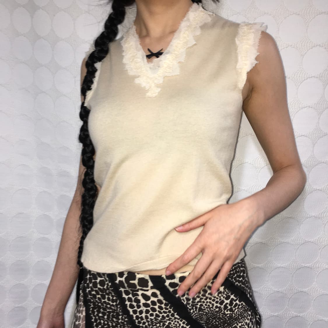 히로코 코시노 디테일 슬리브리스 탑 상품이미지1