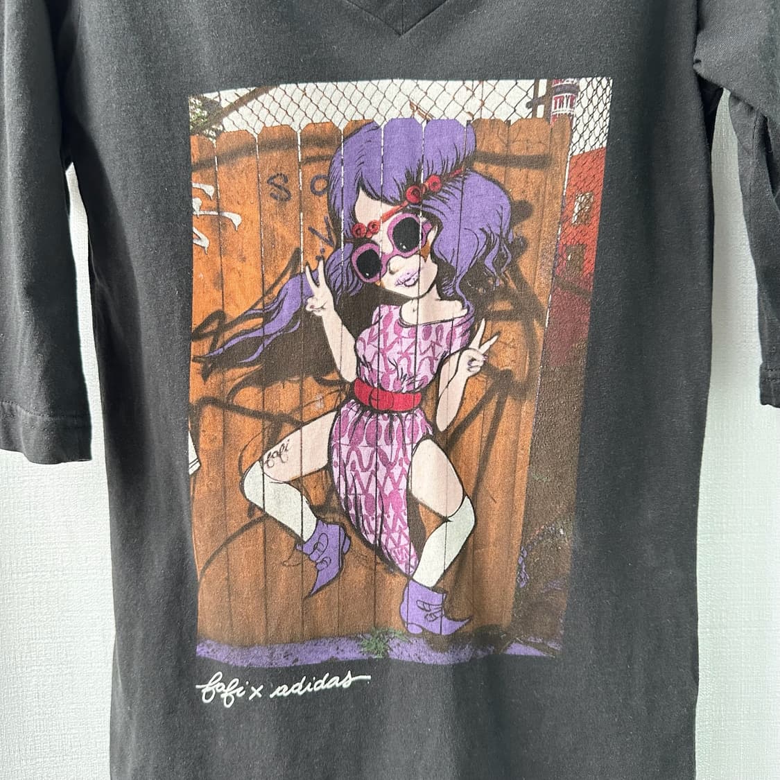 아디다스 x FAFI 00s 프린팅 브이넥 티셔츠 블랙 85 상품이미지5