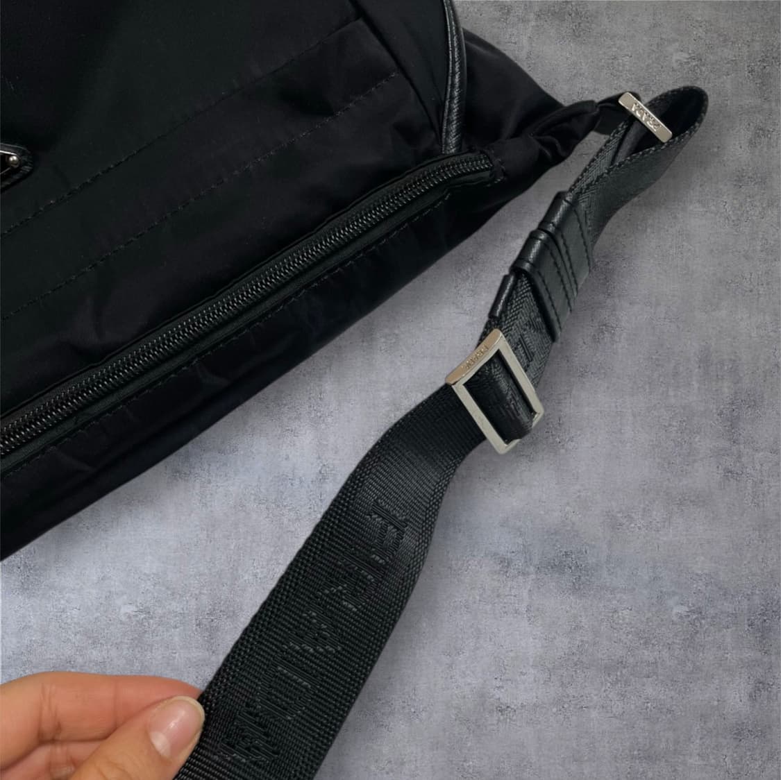 프라다 Prada 블랙 리나일론 바이커백  크로스백 스몰 상품이미지8