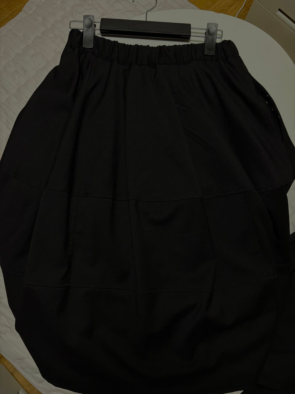 오헤시오 벌룬 밴딩 미디 스커트 블랙 상품이미지4