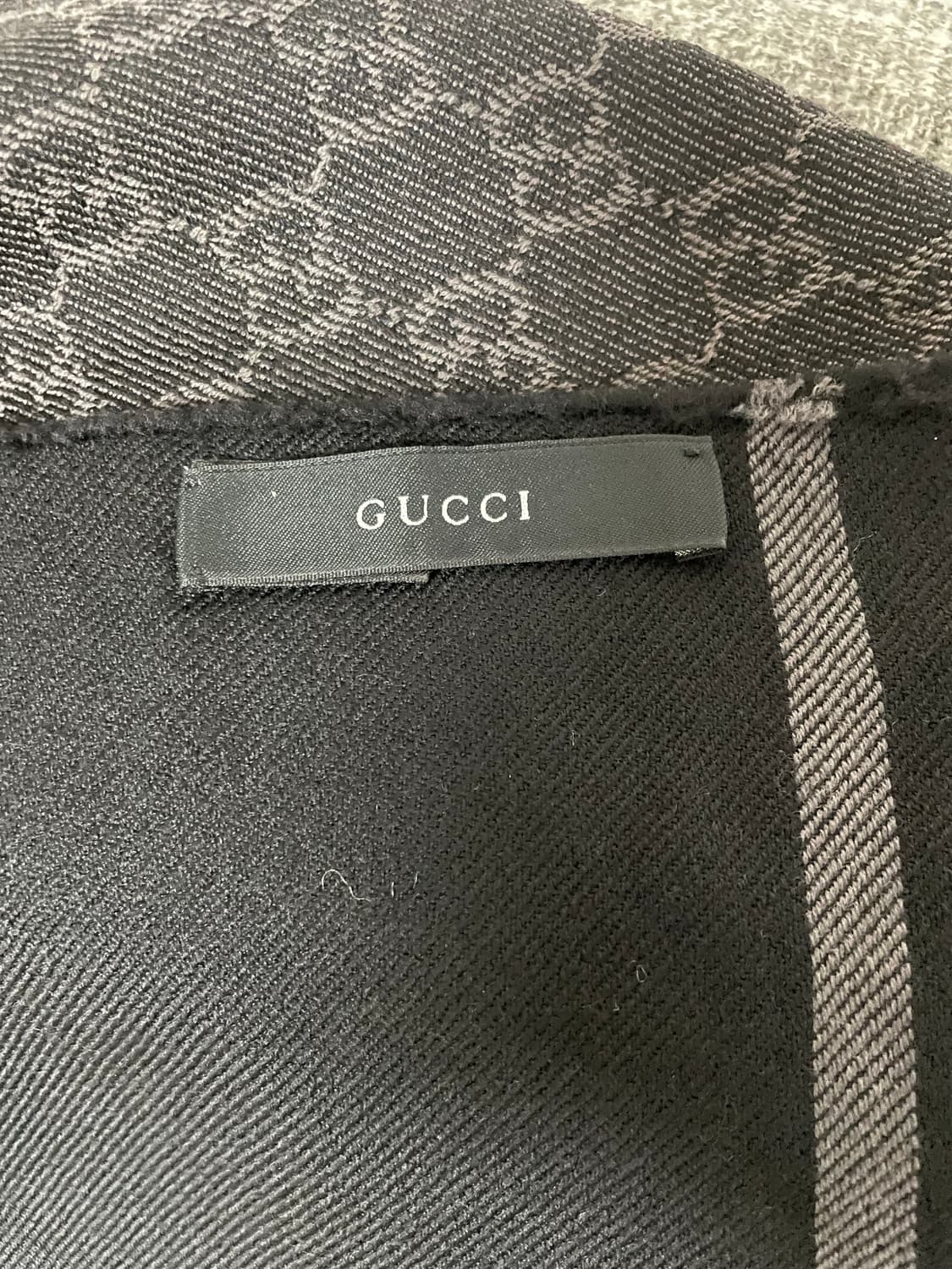 구찌 GG 패턴 울 머플러 차콜 그레이 정픔 상품이미지3