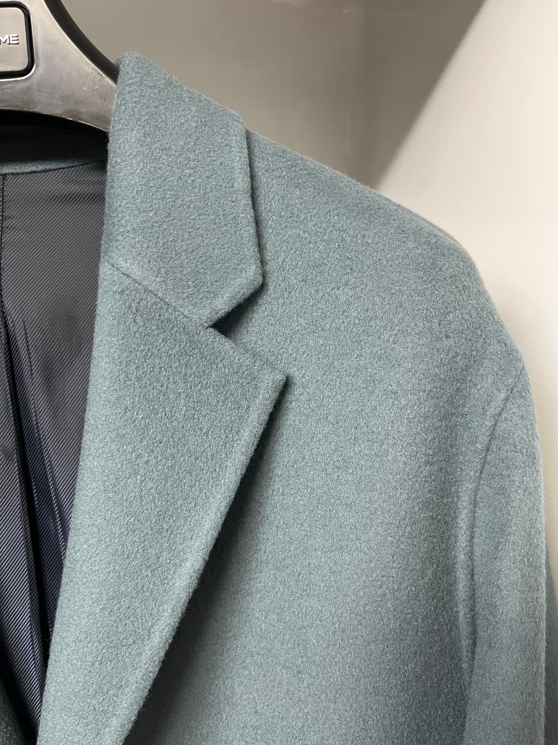 솔리드옴므 블루 세미오버핏 핸드메이드 캐시미어 코트 48사이즈 상품이미지3