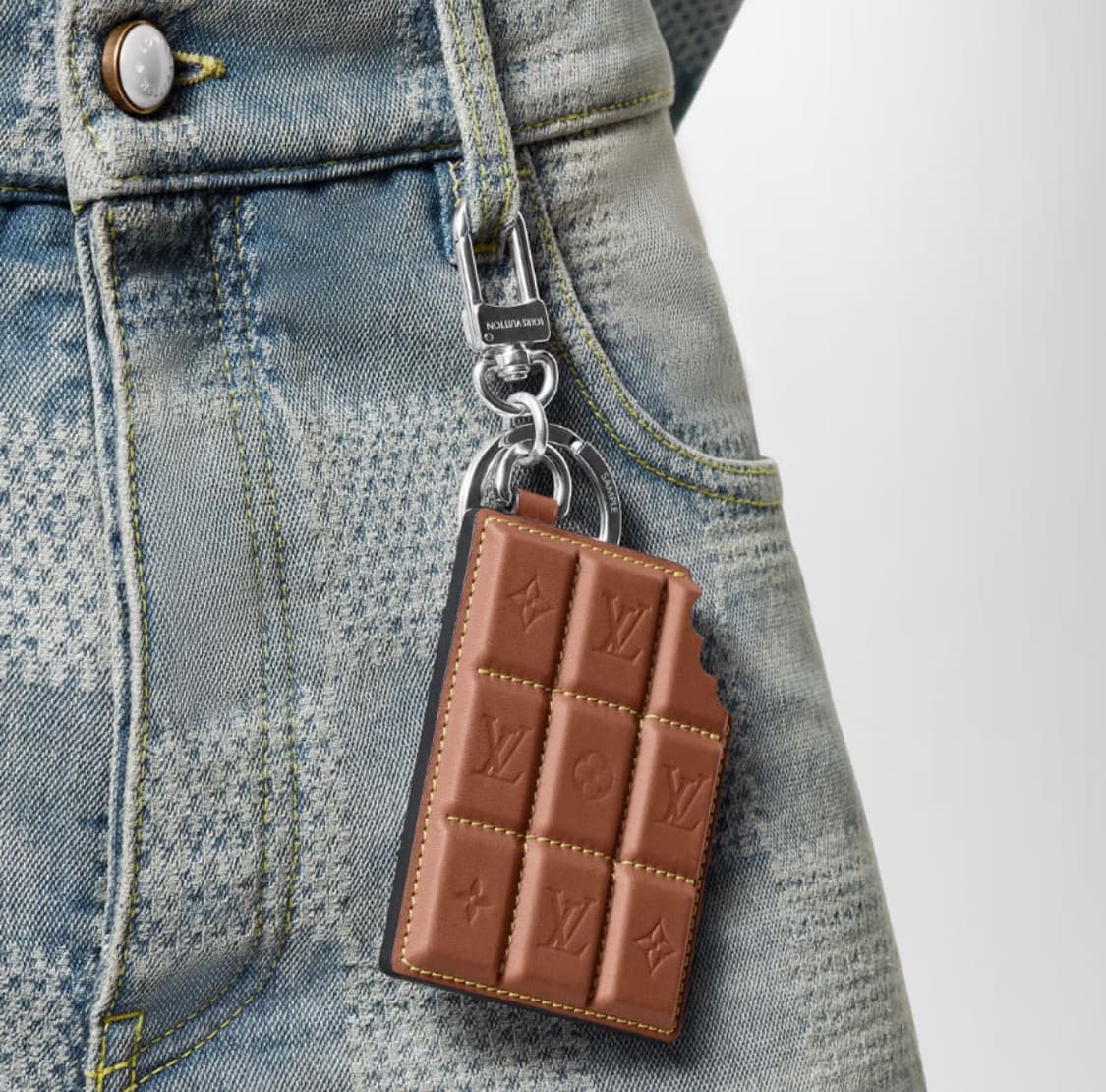 루이비통 초콜릿 바 피겨린 키 홀더 & 백 참 상품이미지3