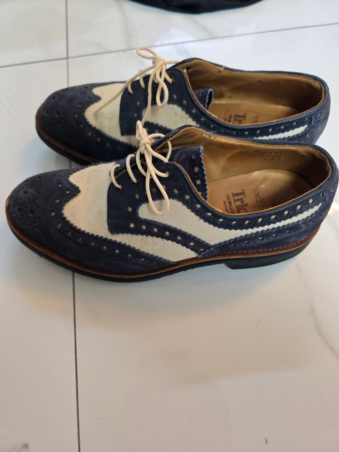 Tricker's 윙팁 브로그 슈즈 네이비/아이보리 상품이미지2