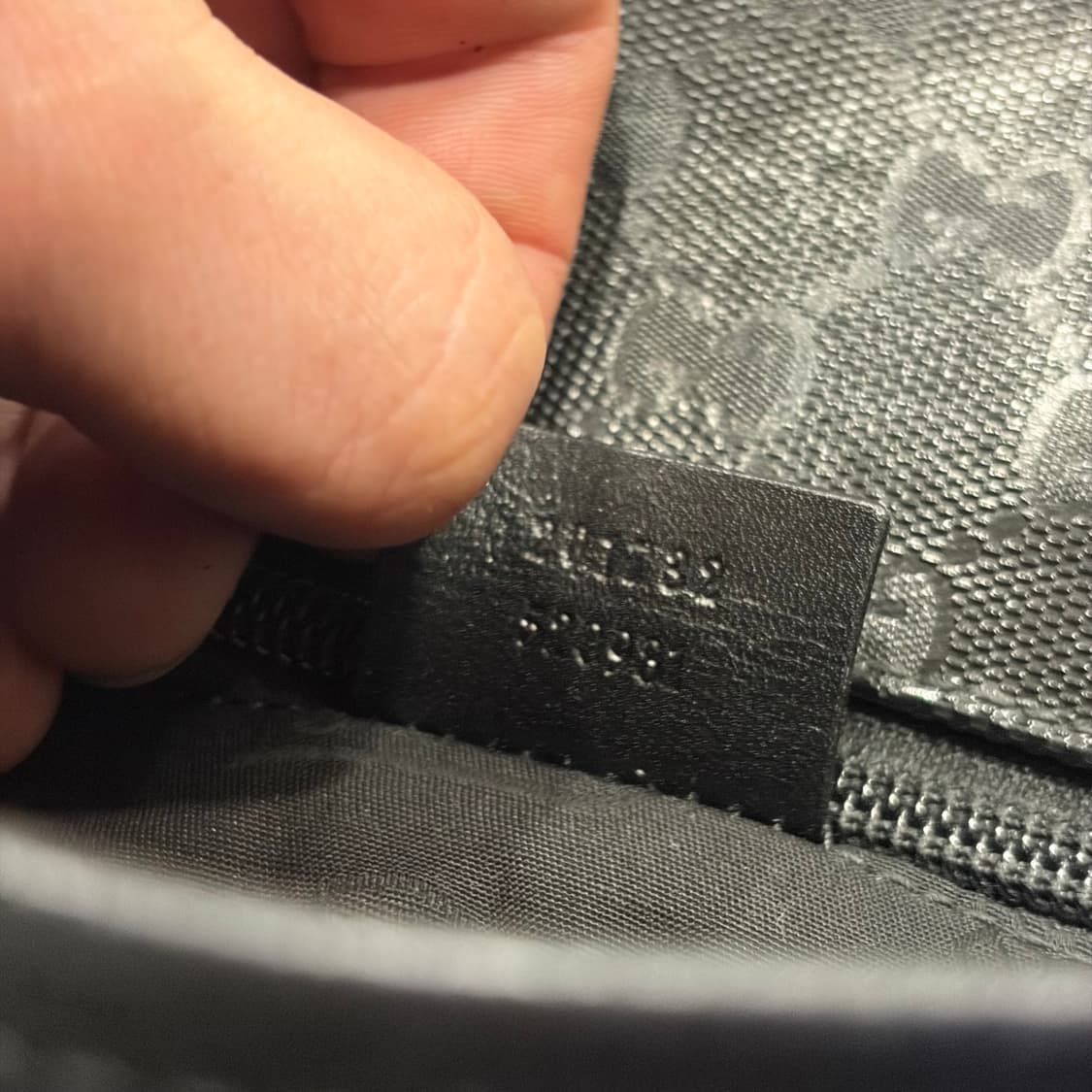 구찌 GG 로고 투버클 블랙 메신저백 상품이미지8