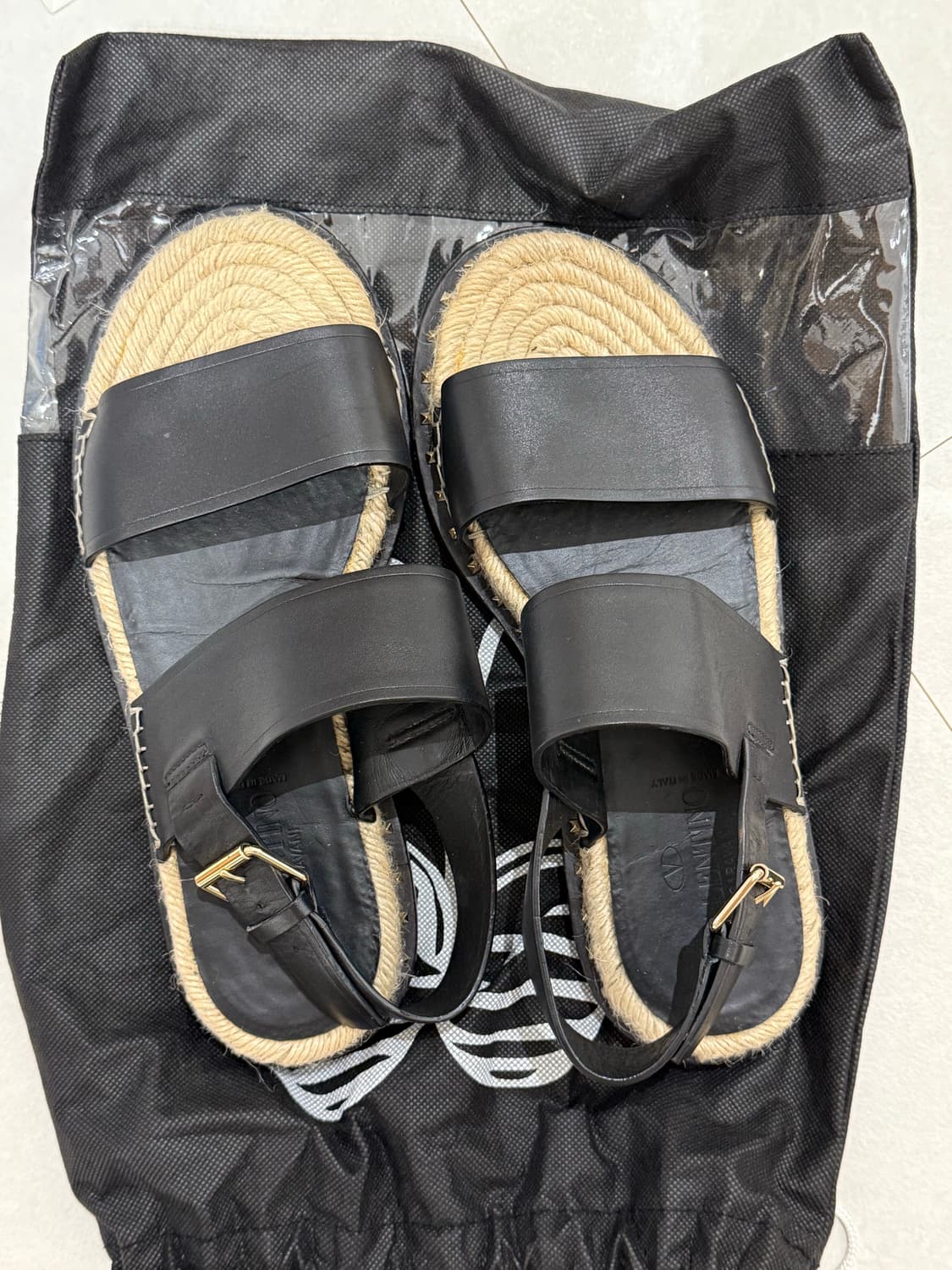 발렌티노 가라버니 Valentino Garavani 락스터드 에스파듀 샌 상품이미지4