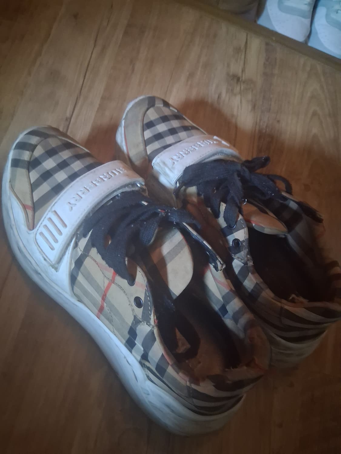 버버리 스니커즈 상품이미지2