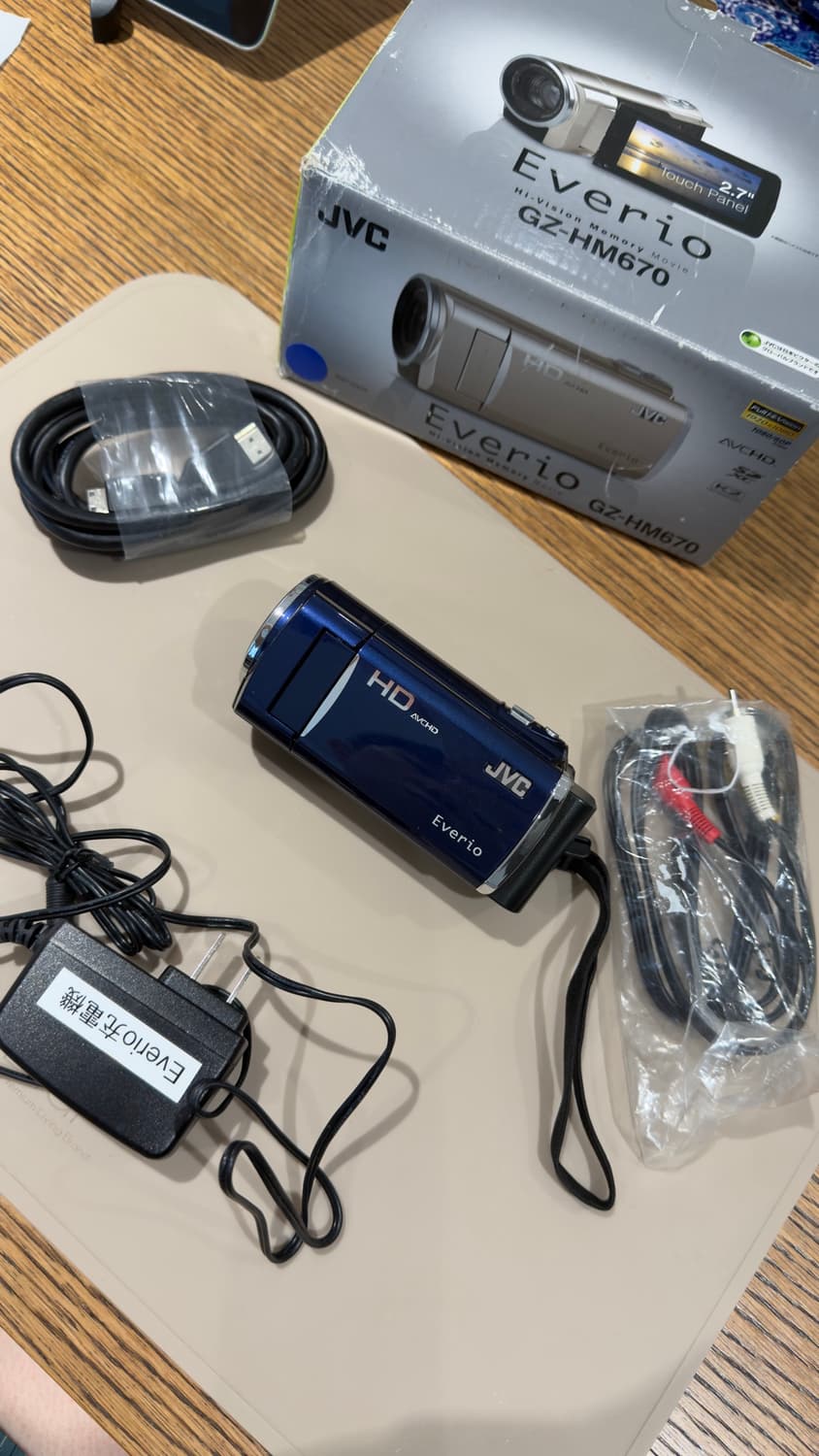 JVC  GZ-HM670 중급형 캠코더 신품급 풀박스 상품이미지1