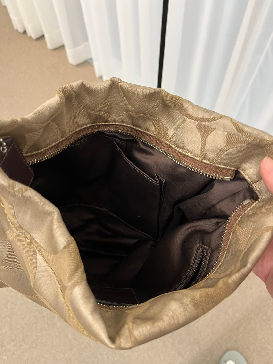 Coach Baggy Square Shoulder Bag 상품이미지8