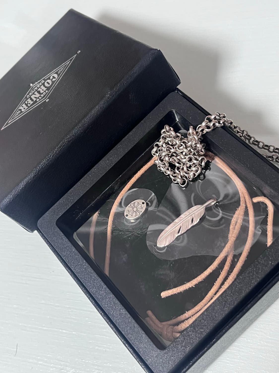 Goros sv feather m 고로스 sv 페더 펜던트 (좌향) 상품이미지1