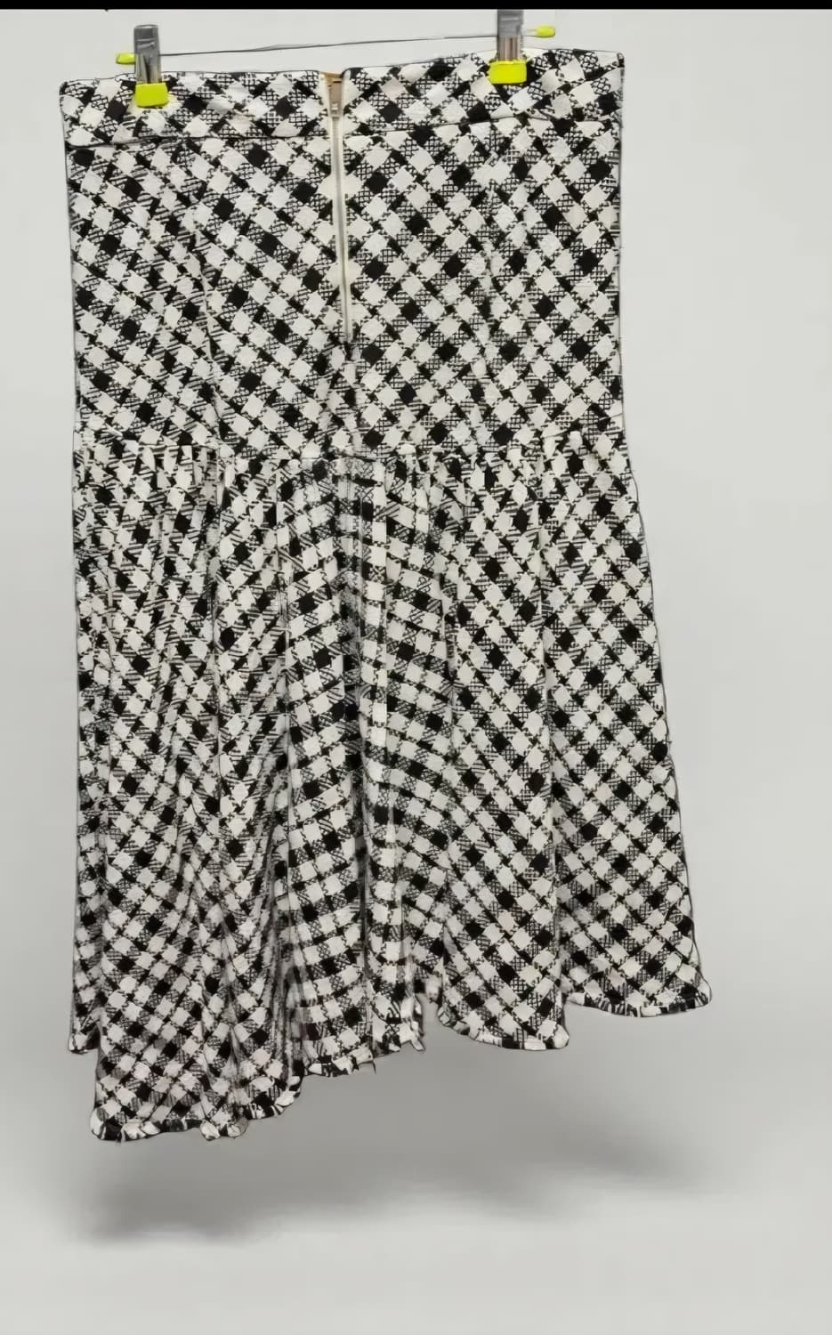 럭키슈에뜨 체크 트위드 언발 플레어 스커트 38  상품이미지1