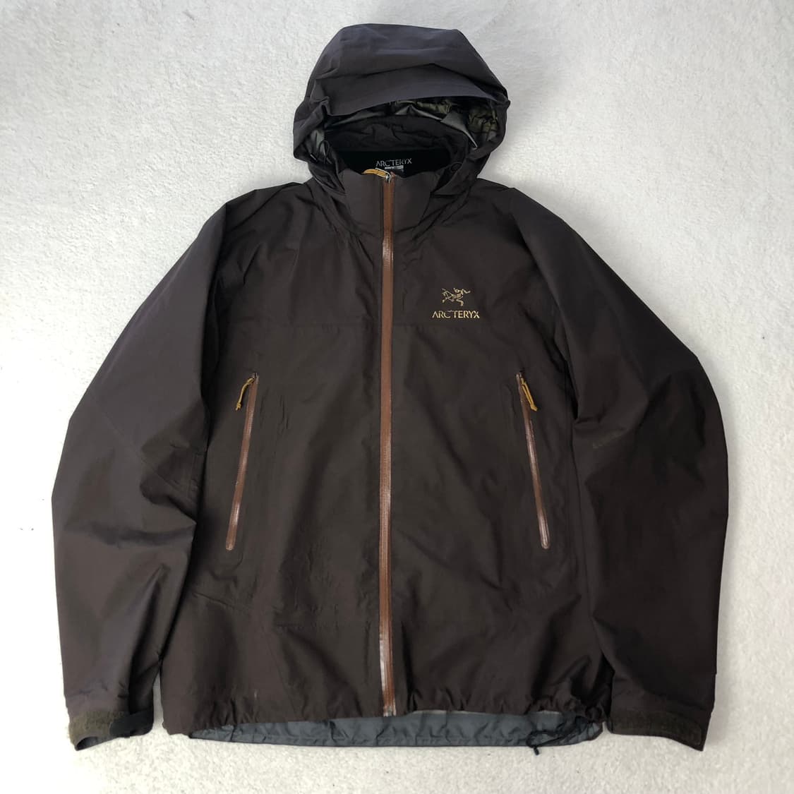 아크테릭스 고어텍스 다크브라운 자켓 상품이미지1