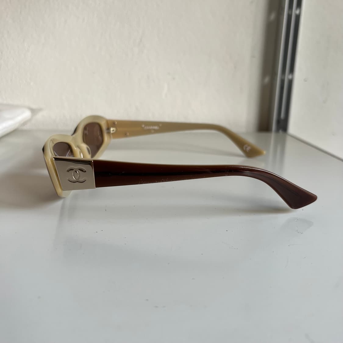 샤넬 스퀘어 프레임 투톤 선글라스 상품이미지4